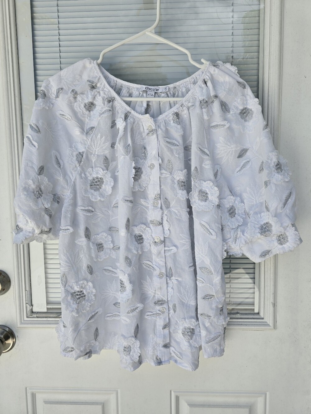Chico's White Floral Embroidered Button-Front Peasant Top